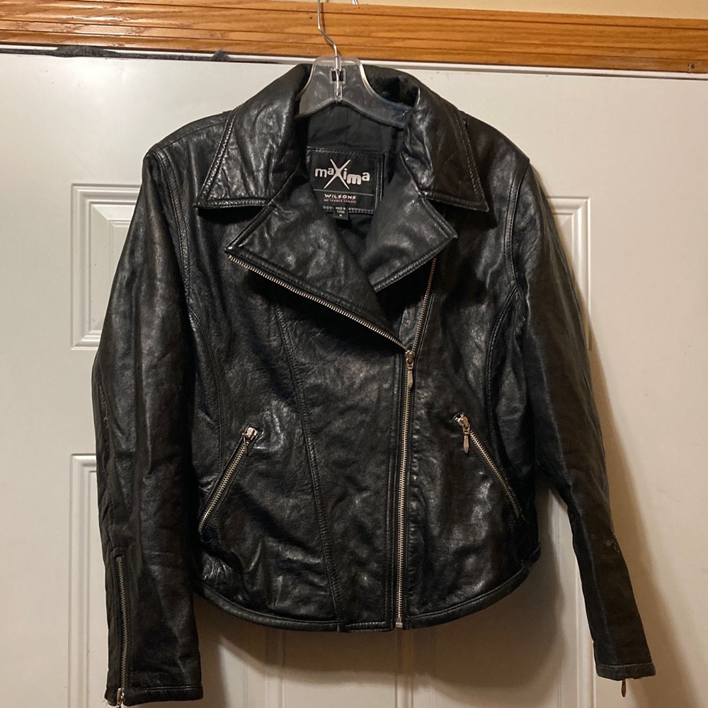 Maxima Women's Sleek Black‎ Leather Jacket M